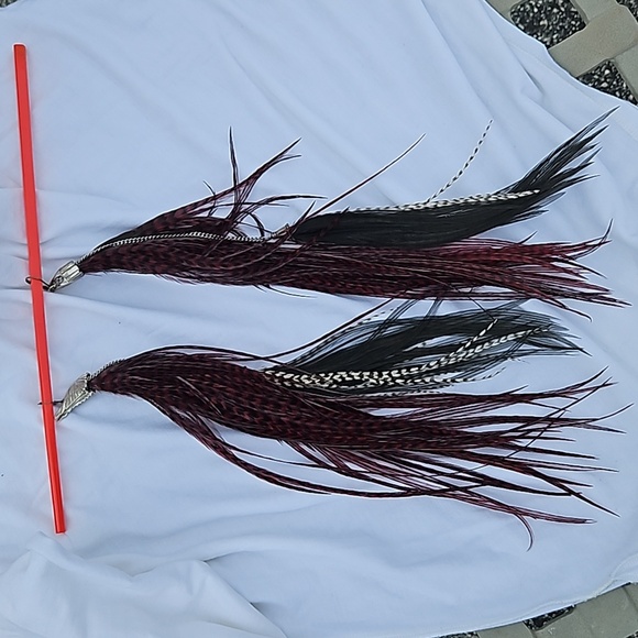 NATURAL VARIANT GRIZZLY ROOSTER FEATHER EARRING 11-14INCH RED-WHITE-BLACK - Picture 3 of 8